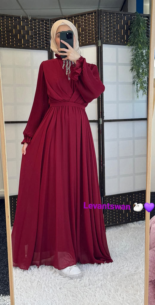 Elegant Pleated Burgundy Maxi Dress