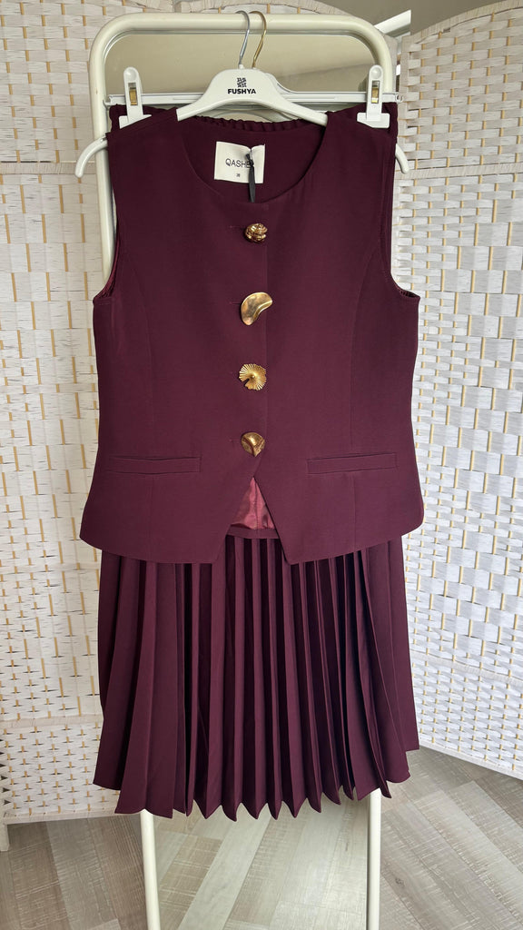 Elegant Modest Two-Piece Pleated Skirt Set – Sleeveless Vest & Skirt