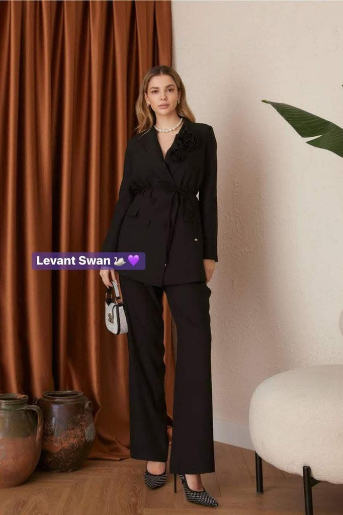 Elegant Women’s Two-Piece Suit