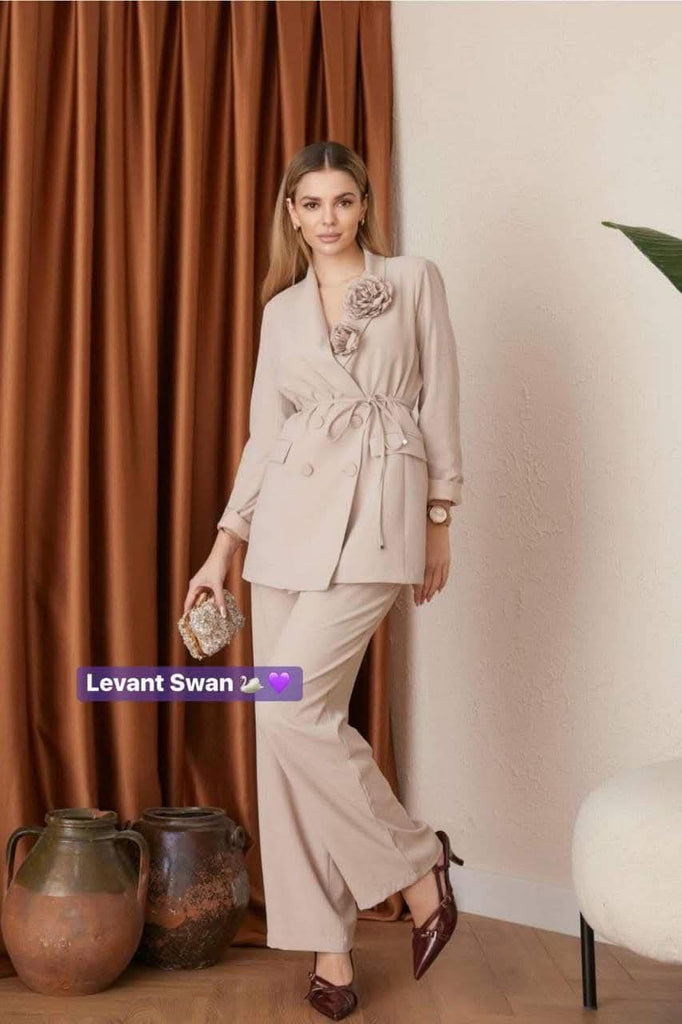 Elegant Women’s Two-Piece Suit