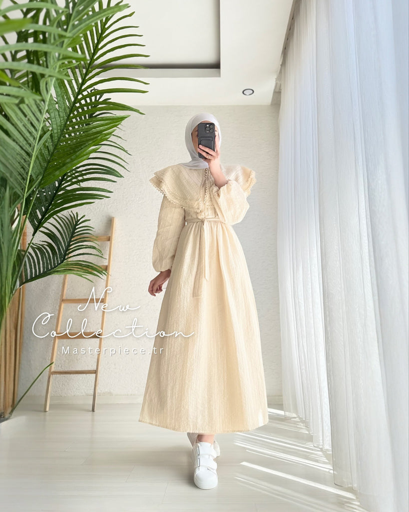 Elegant Modest Maxi Dress with Lace Collar