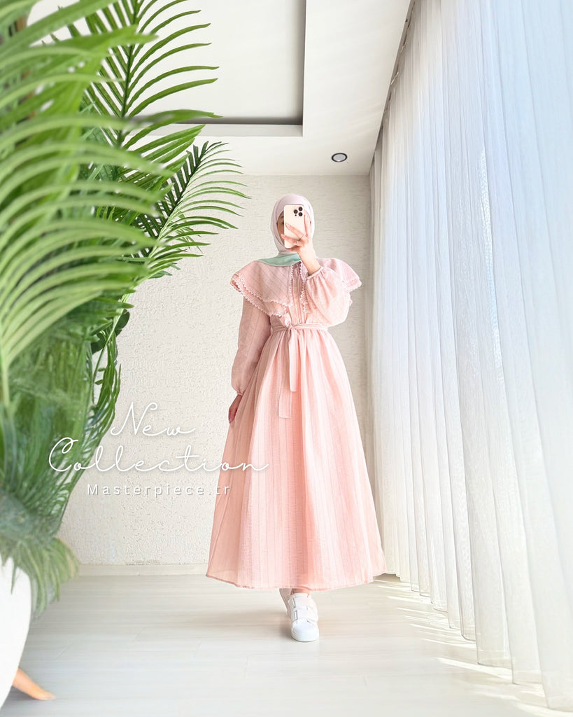 Elegant Modest Maxi Dress with Lace Collar