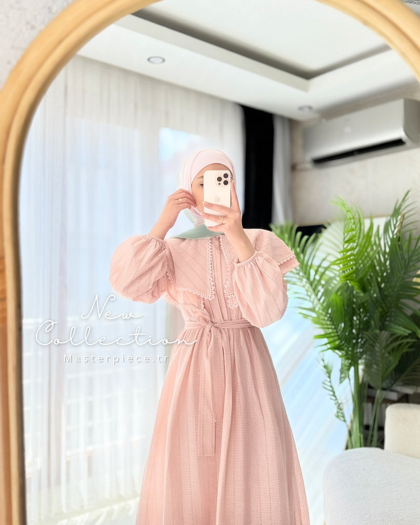 Elegant Modest Maxi Dress with Lace Collar