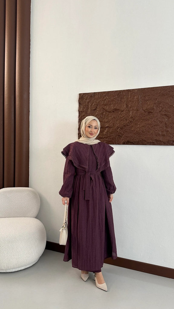 Elegant Modest Maxi Dress with Lace Collar