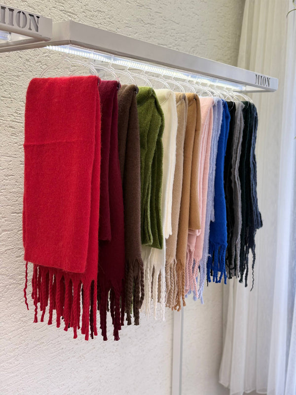 Fringed edge scarf